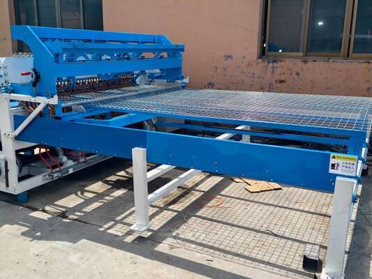 Mesh Boyutu 50 * 50mm Galvanizli Tel 3mm Çit Mesh kaynak makinesi