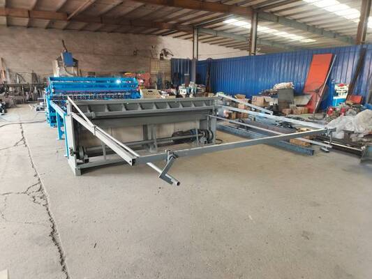 Mesh Boyutu 100 * 100mm PLC İnşaat Mesh Panel kaynak makinesi