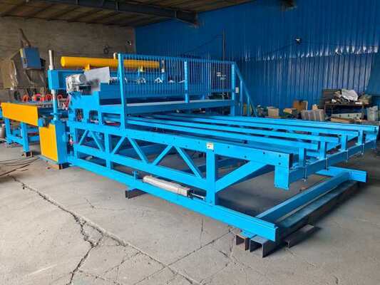 Rebar Boyutu 4-8mm Pnömatik kaynak 6m uzunluklu Tel örgü kaynak makinesi